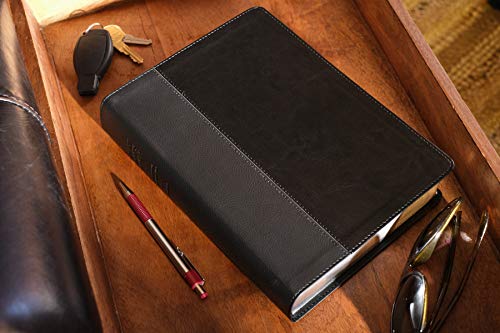 Every Man's Bible: New Living Translation, Large Print, TuTone (LeatherLike, Black/Onyx) – Study Bible for Men with Study Notes, Book Introductions, and 44 Charts