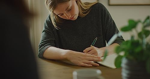 ESV Scripture Journal: New Testament Set (Artwork by Ruth Chou Simons) (Paperback)