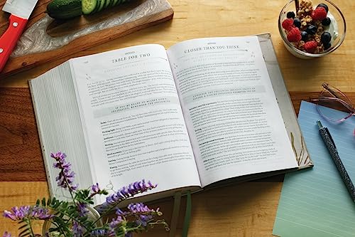 Flourish: The NIV Bible for Women, Cloth over Board, Cream, Comfort Print