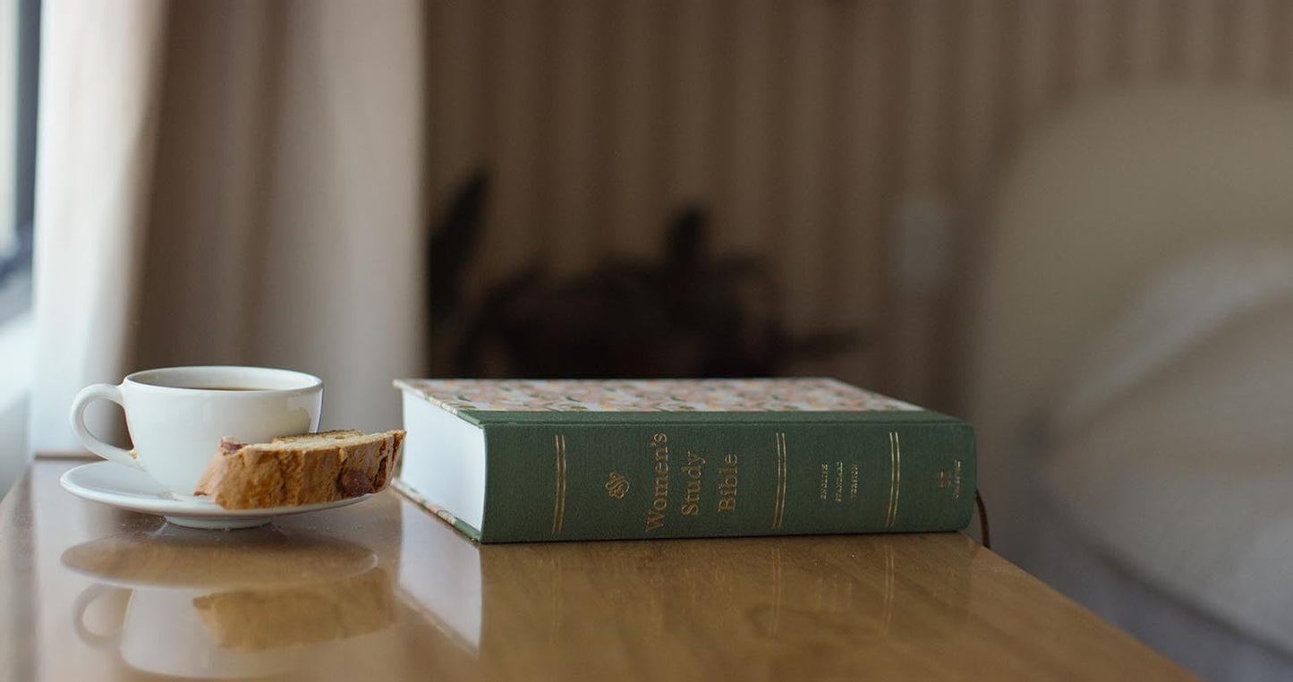 ESV Women's Study Bible, Artist Series (Cloth over Board, Lulie Wallace, Emma): Holy Bible, English Standard Version (Crossway's Artist)