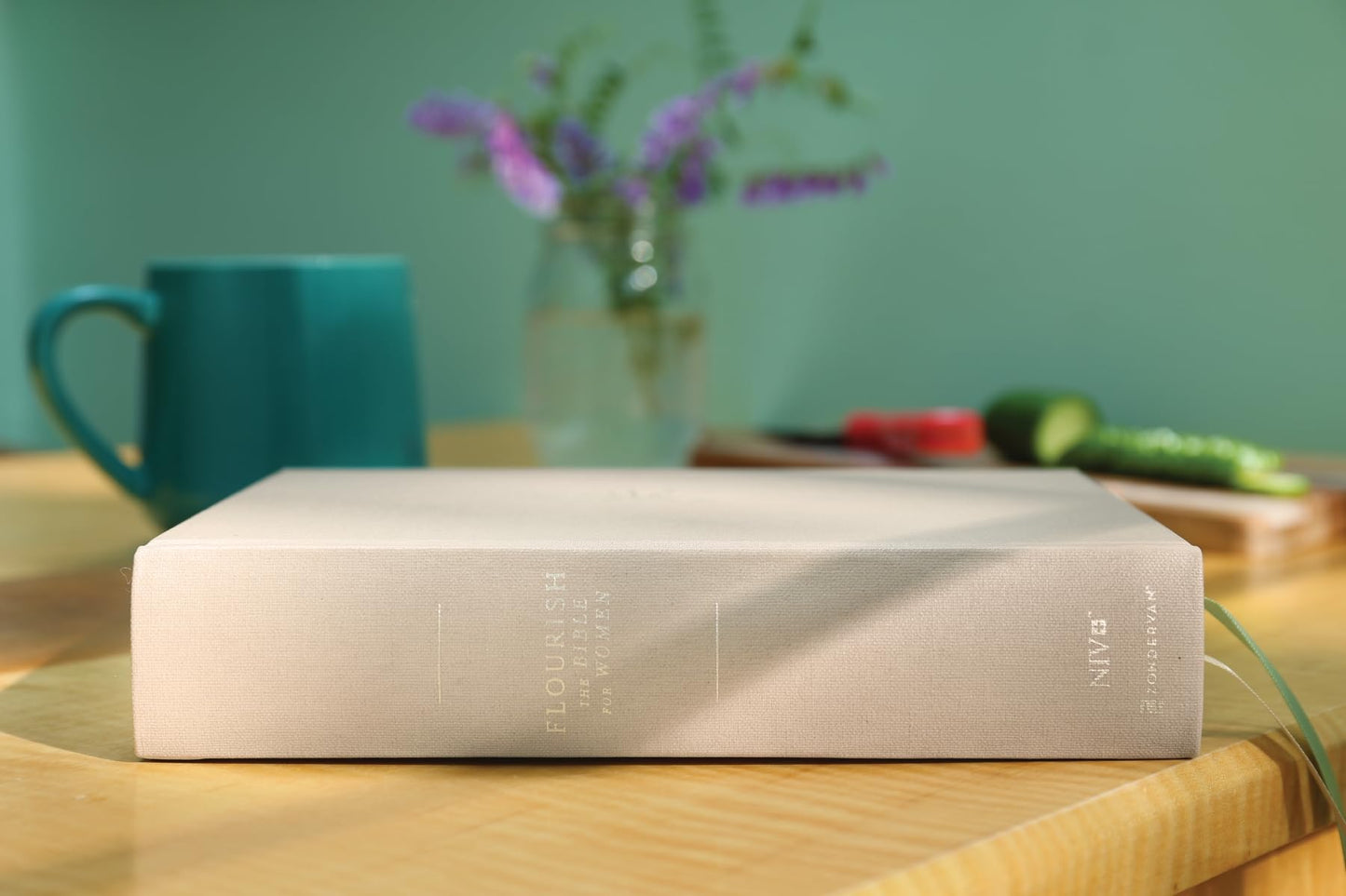 Flourish: The NIV Bible for Women, Cloth over Board, Cream, Comfort Print