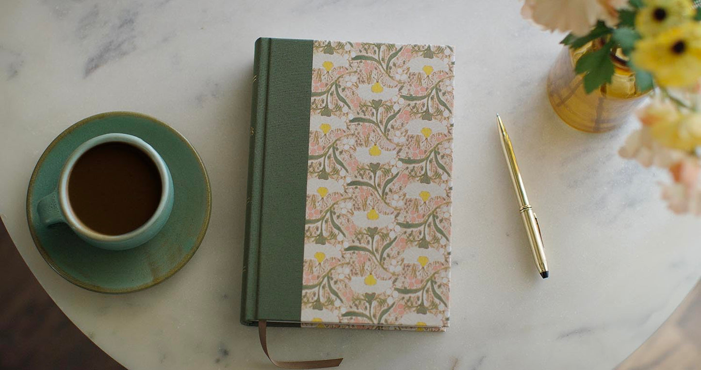 ESV Women's Study Bible, Artist Series (Cloth over Board, Lulie Wallace, Emma): Holy Bible, English Standard Version (Crossway's Artist)