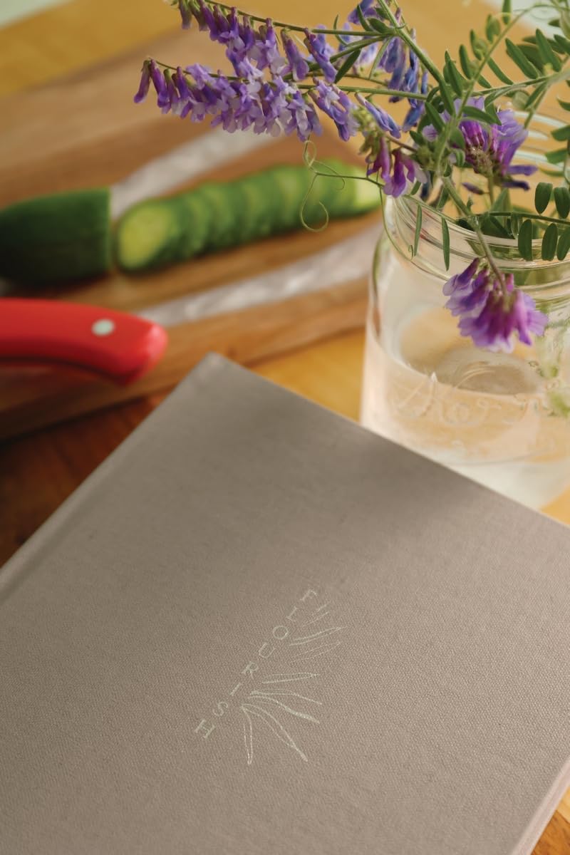 Flourish: The NIV Bible for Women, Cloth over Board, Cream, Comfort Print