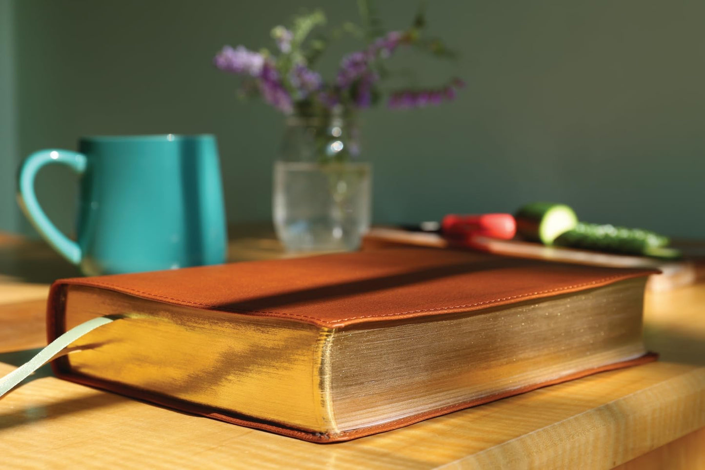 Flourish: The NIV Bible for Women, Leathersoft, Brown, Comfort Print