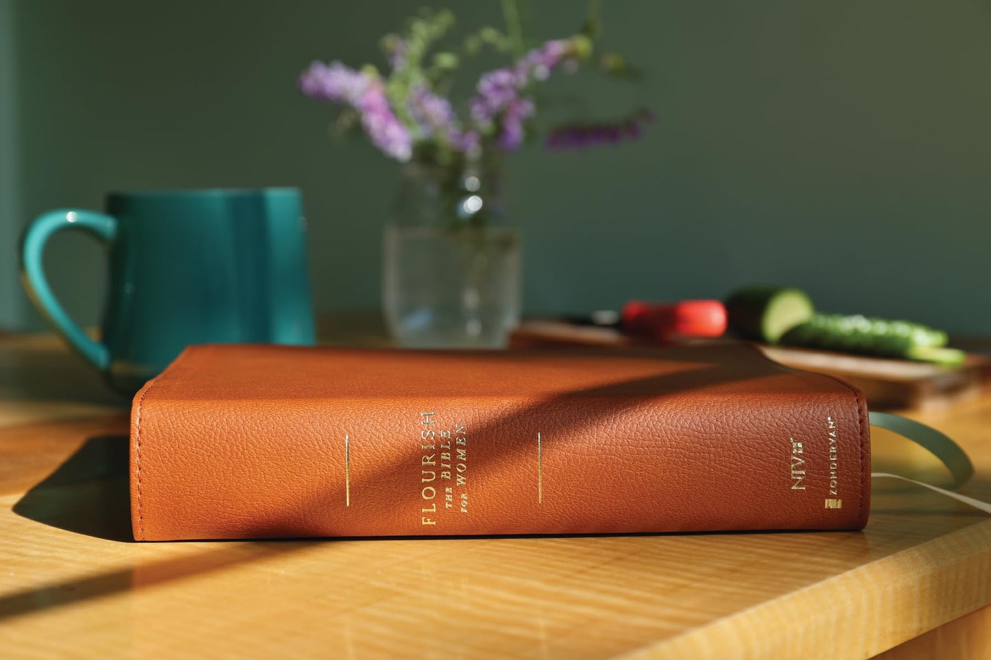 Flourish: The NIV Bible for Women, Leathersoft, Brown, Comfort Print