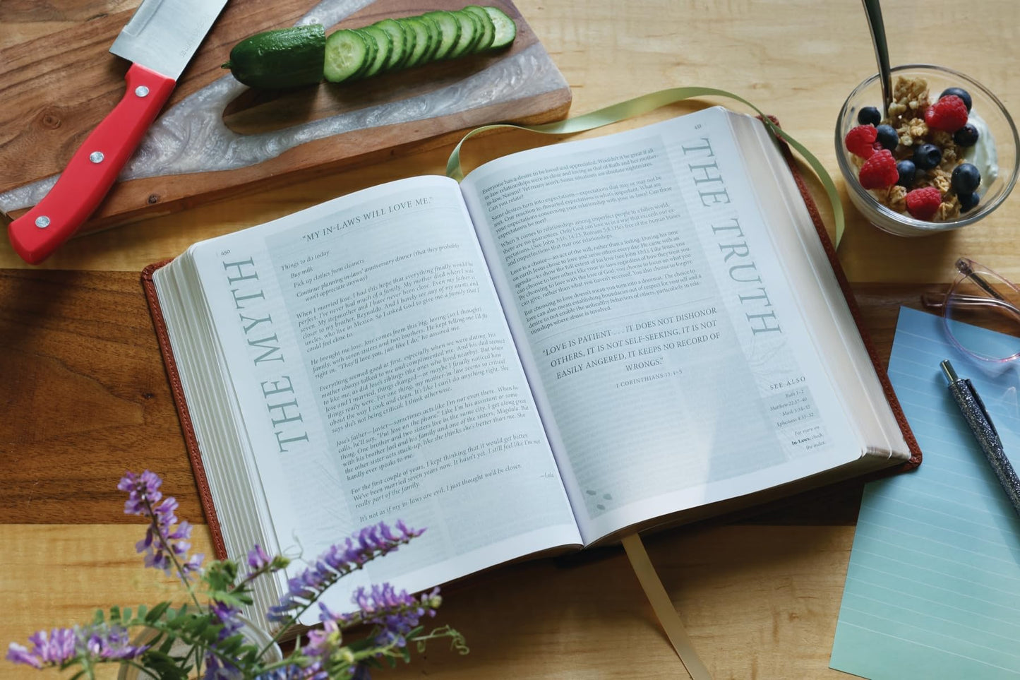 Flourish: The NIV Bible for Women, Leathersoft, Brown, Comfort Print