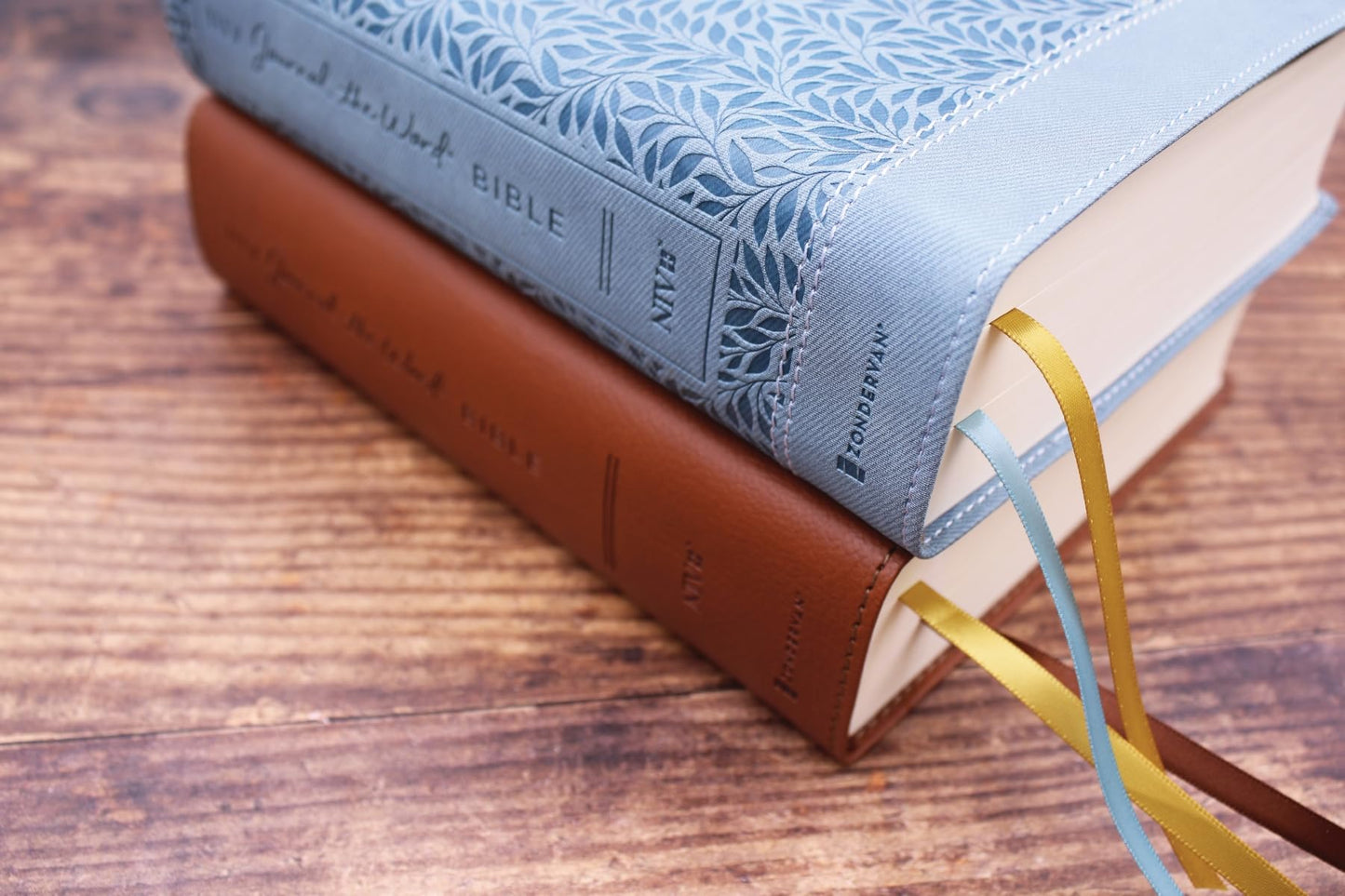 NIV, Journal the Word Bible (Perfect for Note-Taking), Large Print, Leathersoft, Teal, Red Letter, Comfort Print: Reflect, Take Notes, or Create Art Next to Your Favorite Verses