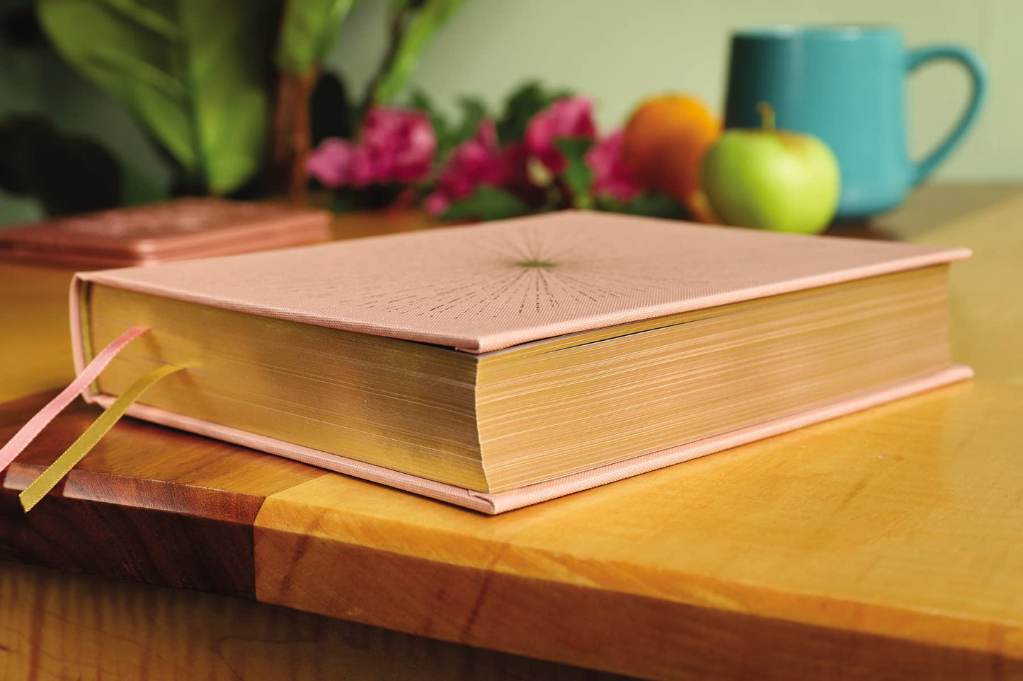 NIV, Radiant Virtues Bible: A Beautiful Word Collection, Cloth over Board, Pink, Red Letter, Comfort Print: Explore the virtues of faith, hope, and love