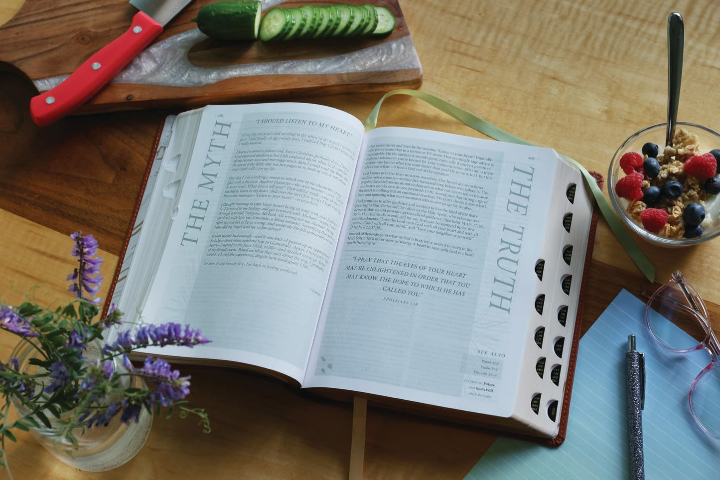 Flourish: The NIV Bible for Women, Leathersoft, Brown, Thumb Indexed, Comfort Print