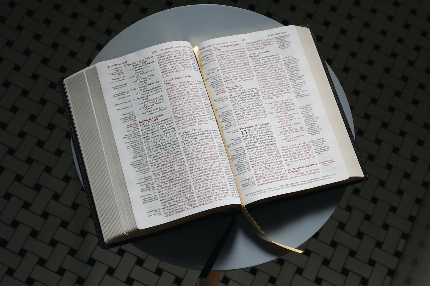 ESV, Thompson Chain-Reference Bible, Large Print, Leathersoft, Black, Red Letter