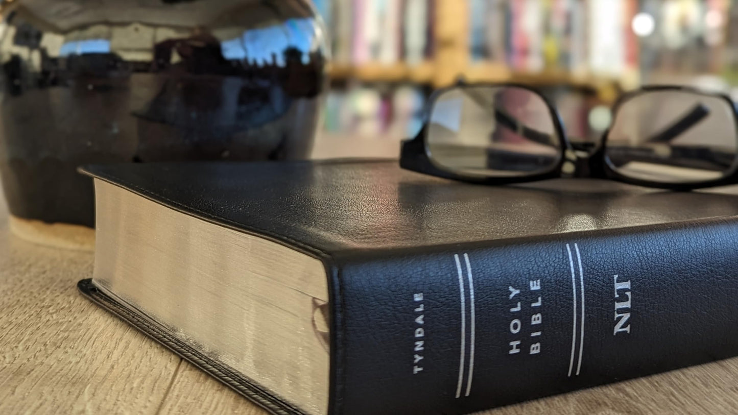 NLT Giant Print Bible, Filament Enabled (LeatherLike, Black, Red Letter)