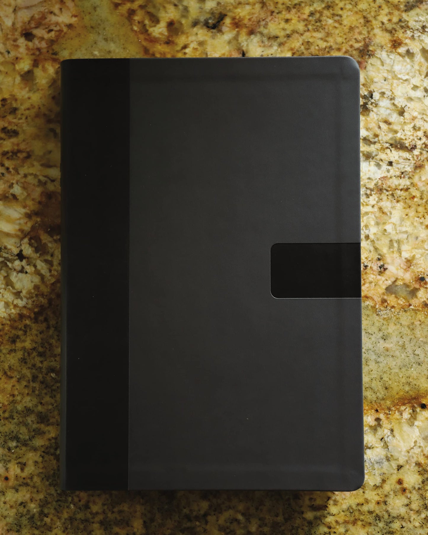 NIV, Super Giant Print Reference Bible (Font Size: 16.5-point), Leathersoft, Gray, Red Letter, Thumb Indexed, Comfort Print