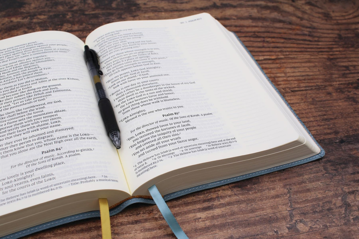 NIV, Journal the Word Bible (Perfect for Note-Taking), Large Print, Leathersoft, Teal, Red Letter, Comfort Print: Reflect, Take Notes, or Create Art Next to Your Favorite Verses