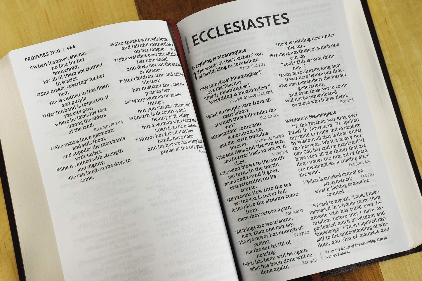 NIV, Reference Bible, Giant Print, Bonded Leather, Burgundy, Red Letter, Comfort Print