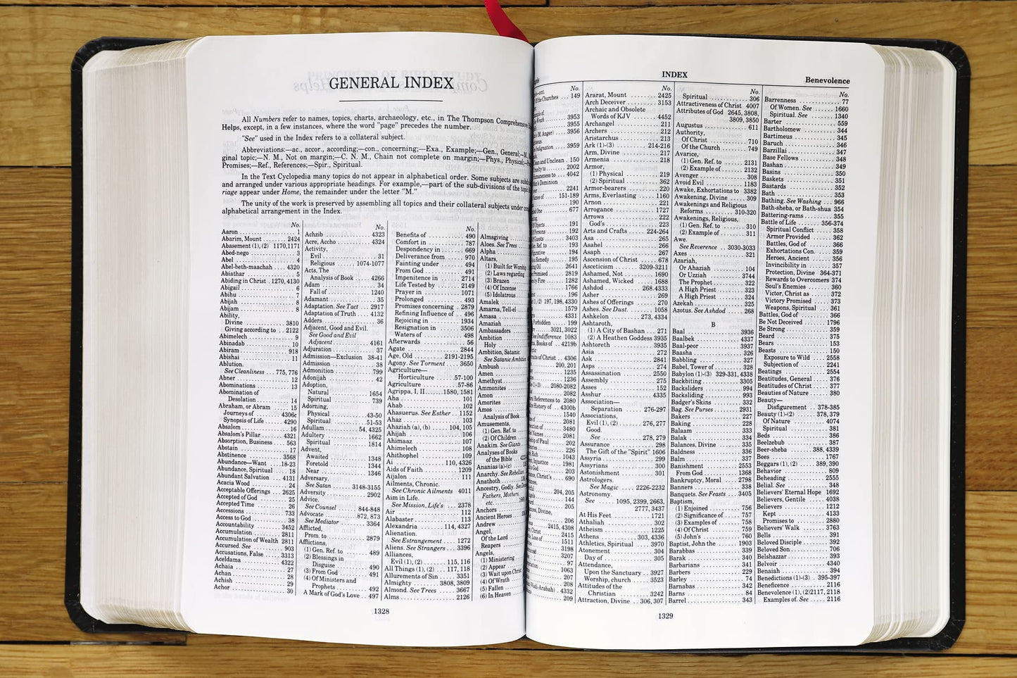 KJV, Thompson Chain-Reference Bible, Handy Size, Bonded Leather, Black, Red Letter