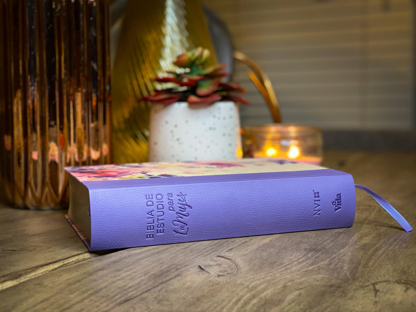 NVI, Biblia de Estudio para la Mujer NVI, Leathersoft/Tela Lila, Comfort Print (Spanish Edition)