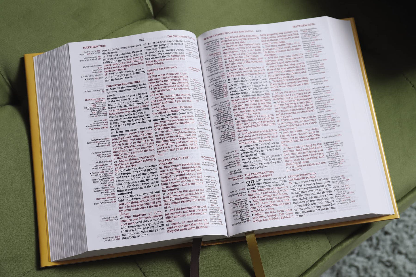 KJV, Thompson Chain-Reference Bible, Hardcover, Yellow Gold, Red Letter, Comfort Print