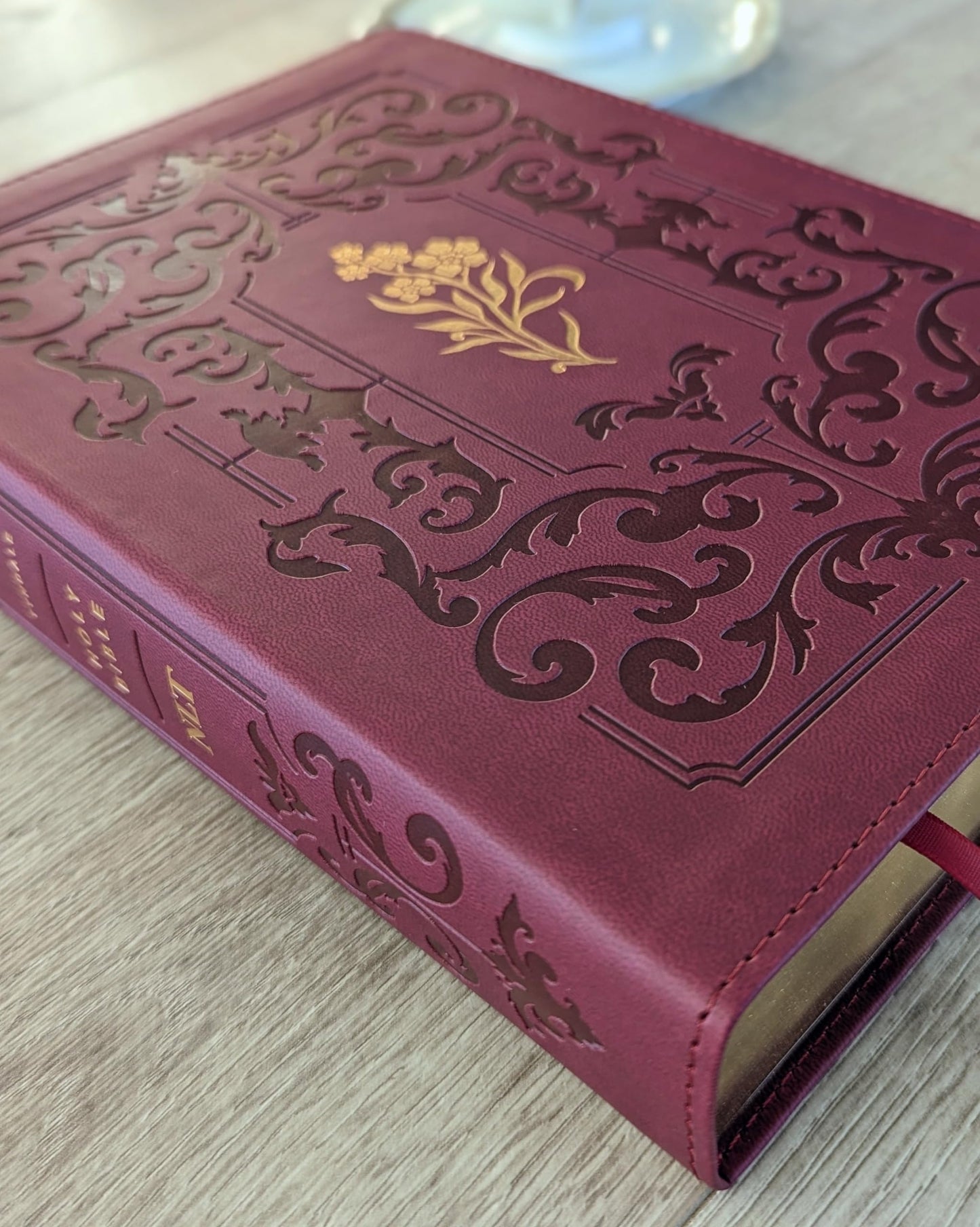 NLT Giant Print Bible, Filament Enabled (LeatherLike, Cranberry Flourish, Indexed, Red Letter)