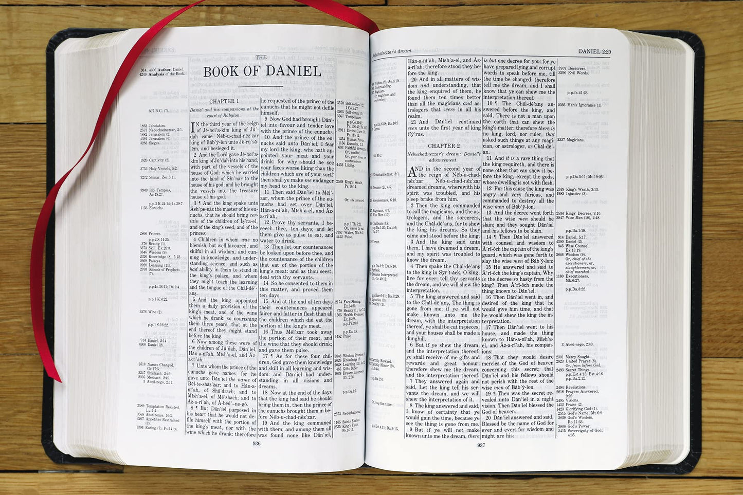 KJV, Thompson Chain-Reference Bible, Handy Size, Bonded Leather, Black, Red Letter