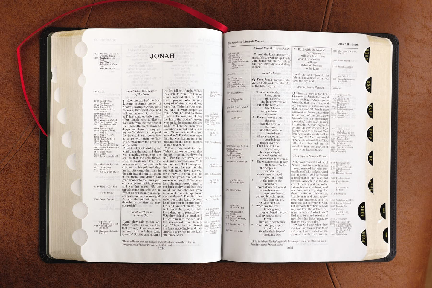 ESV, Thompson Chain-Reference Bible, Bonded Leather, Black, Red Letter, Thumb Indexed