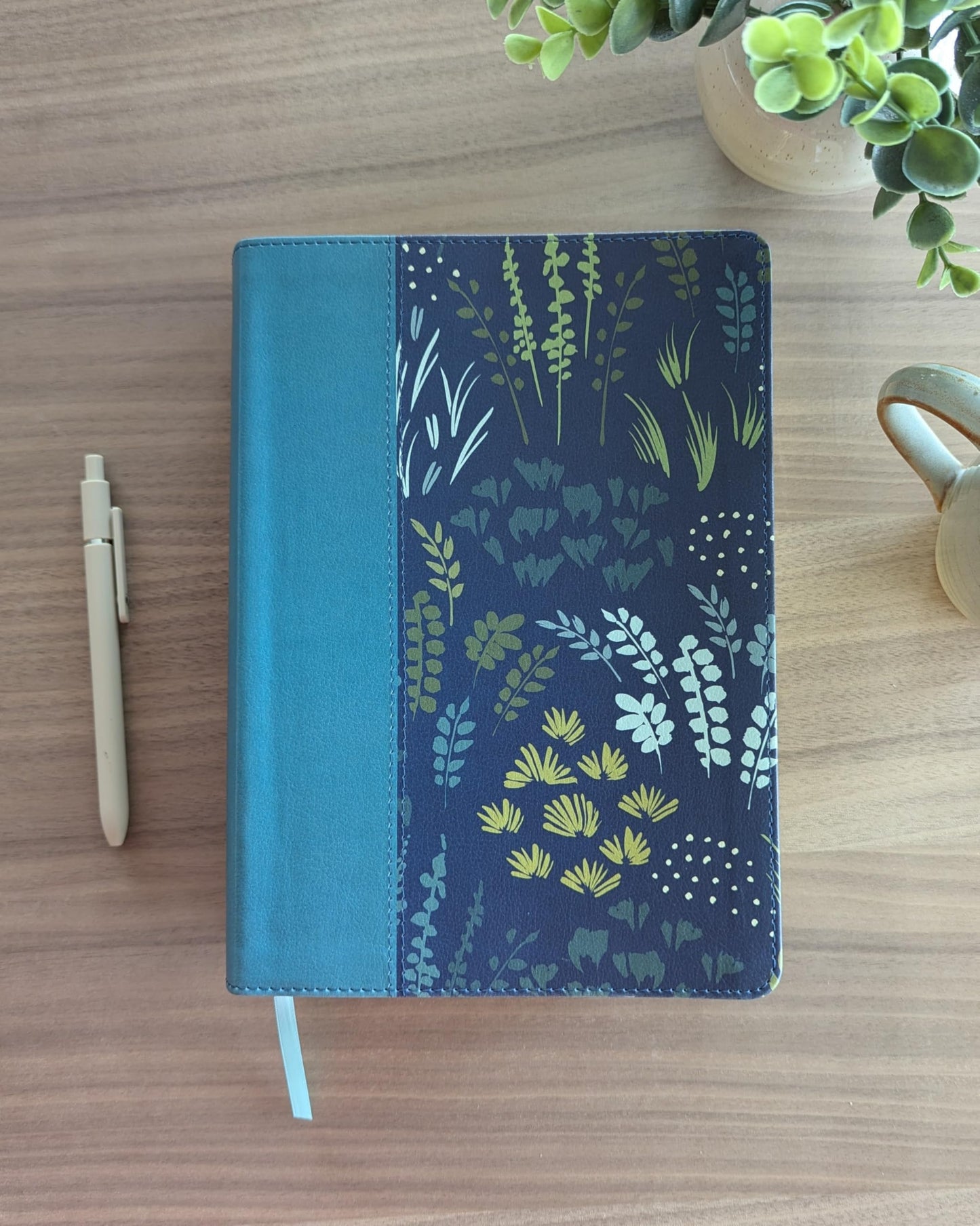 NLT Life Application Study Bible, Third Edition, Large Print (LeatherLike, Meadow Teal, Red Letter)