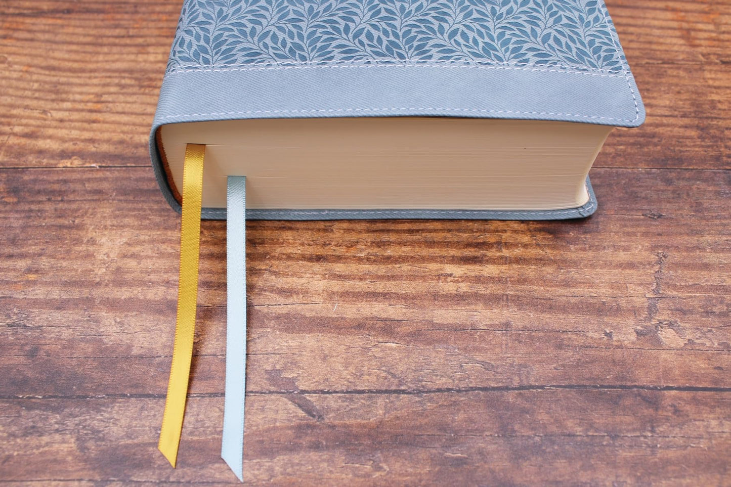 NIV, Journal the Word Bible (Perfect for Note-Taking), Large Print, Leathersoft, Teal, Red Letter, Comfort Print: Reflect, Take Notes, or Create Art Next to Your Favorite Verses