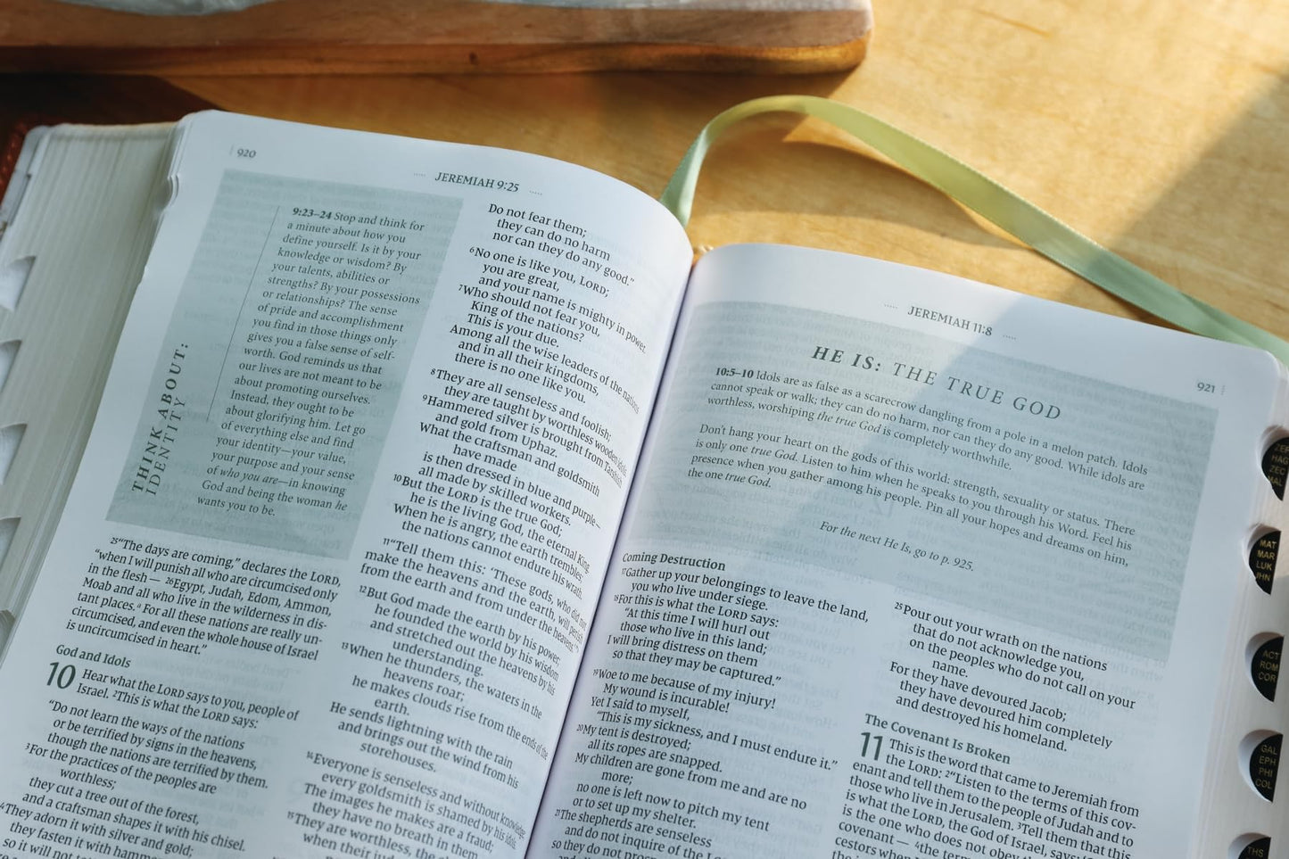 Flourish: The NIV Bible for Women, Leathersoft, Brown, Thumb Indexed, Comfort Print