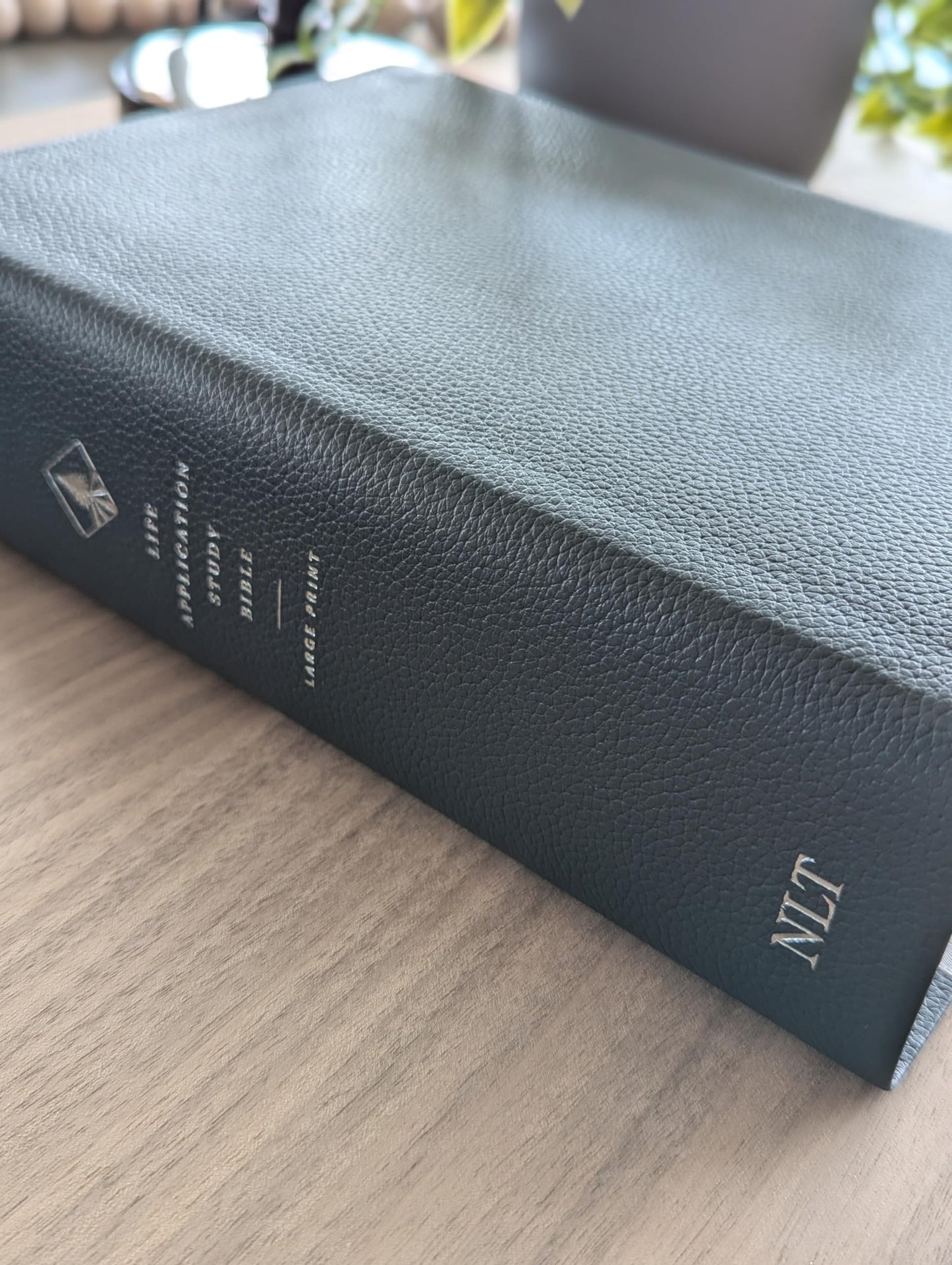 NLT Life Application Study Bible, Third Edition, Large Print (Genuine Leather, Navy Blue, Indexed, Red Letter)