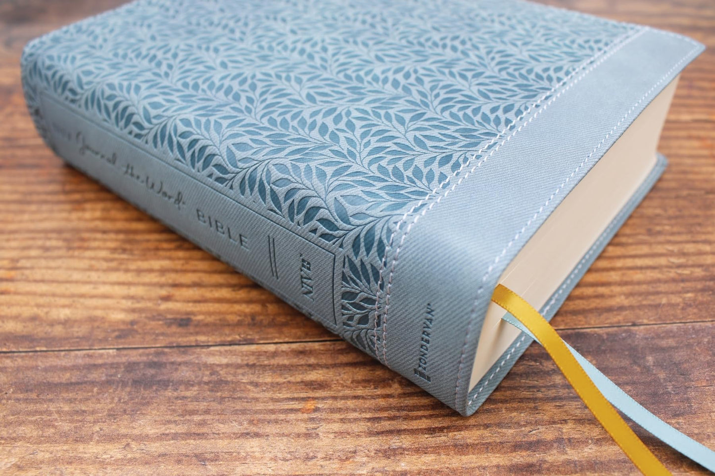 NIV, Journal the Word Bible (Perfect for Note-Taking), Large Print, Leathersoft, Teal, Red Letter, Comfort Print: Reflect, Take Notes, or Create Art Next to Your Favorite Verses