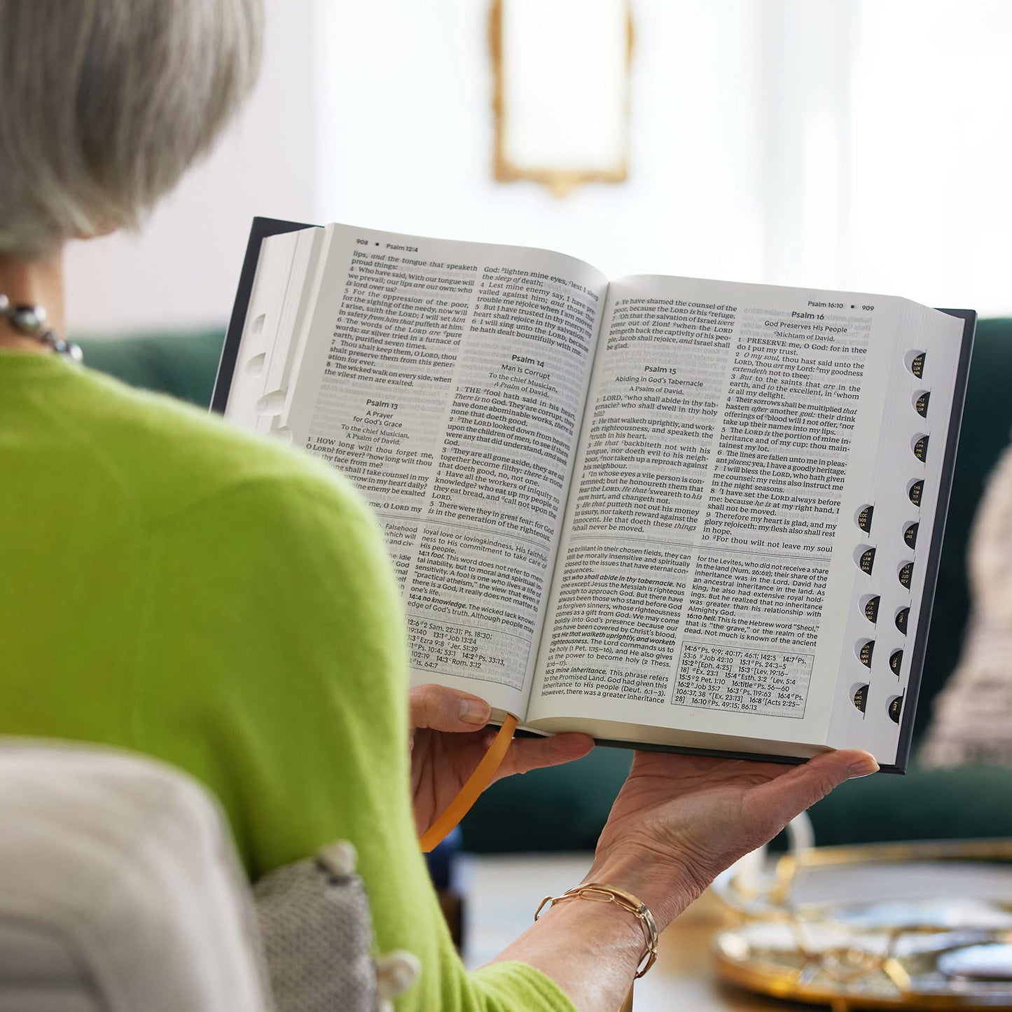 KJV, Foundation Study Bible, Large Print, Leathersoft, Brown, Red Letter, Thumb Indexed, Comfort Print: Holy Bible, King James Version