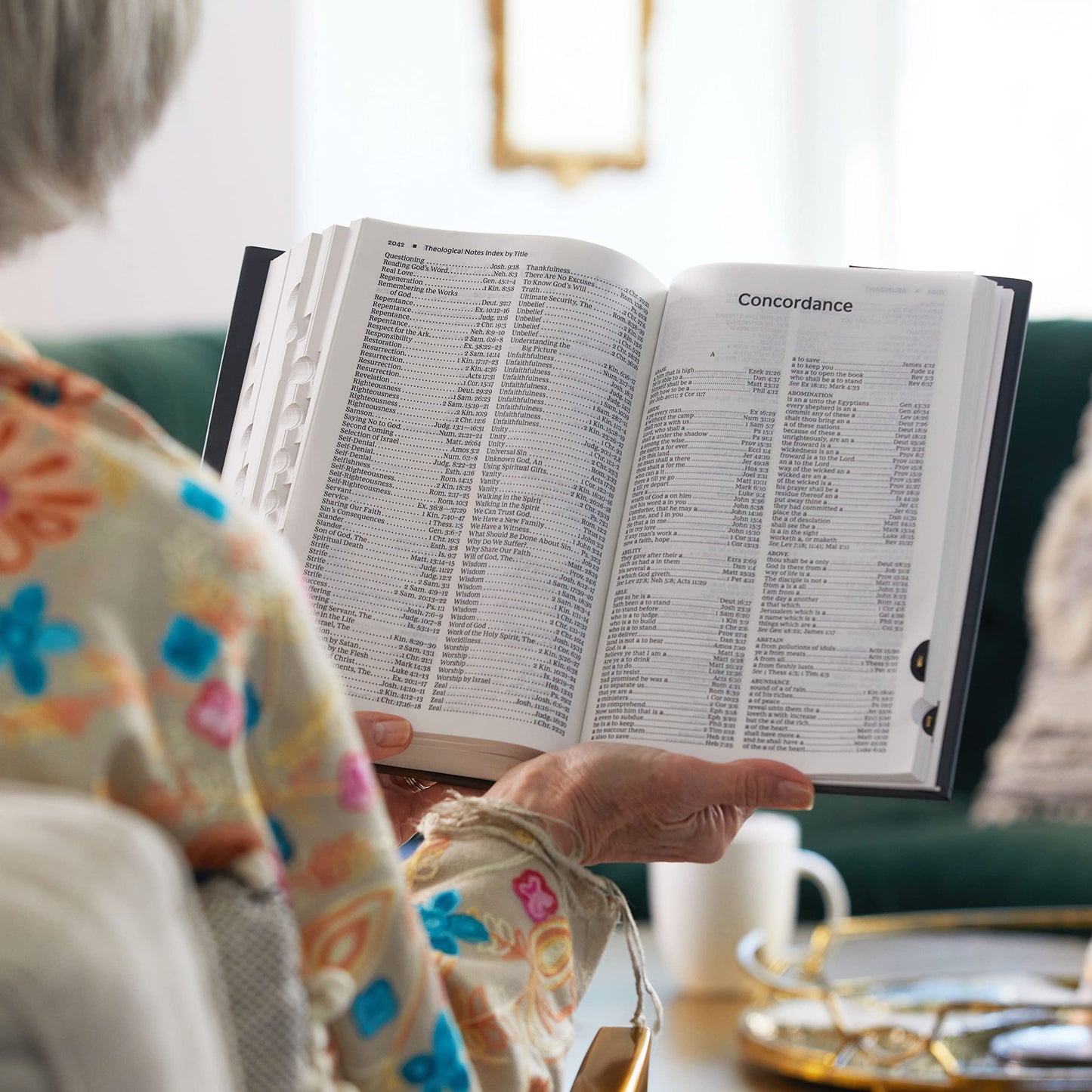 KJV, Foundation Study Bible, Large Print, Leathersoft, Brown, Red Letter, Thumb Indexed, Comfort Print: Holy Bible, King James Version