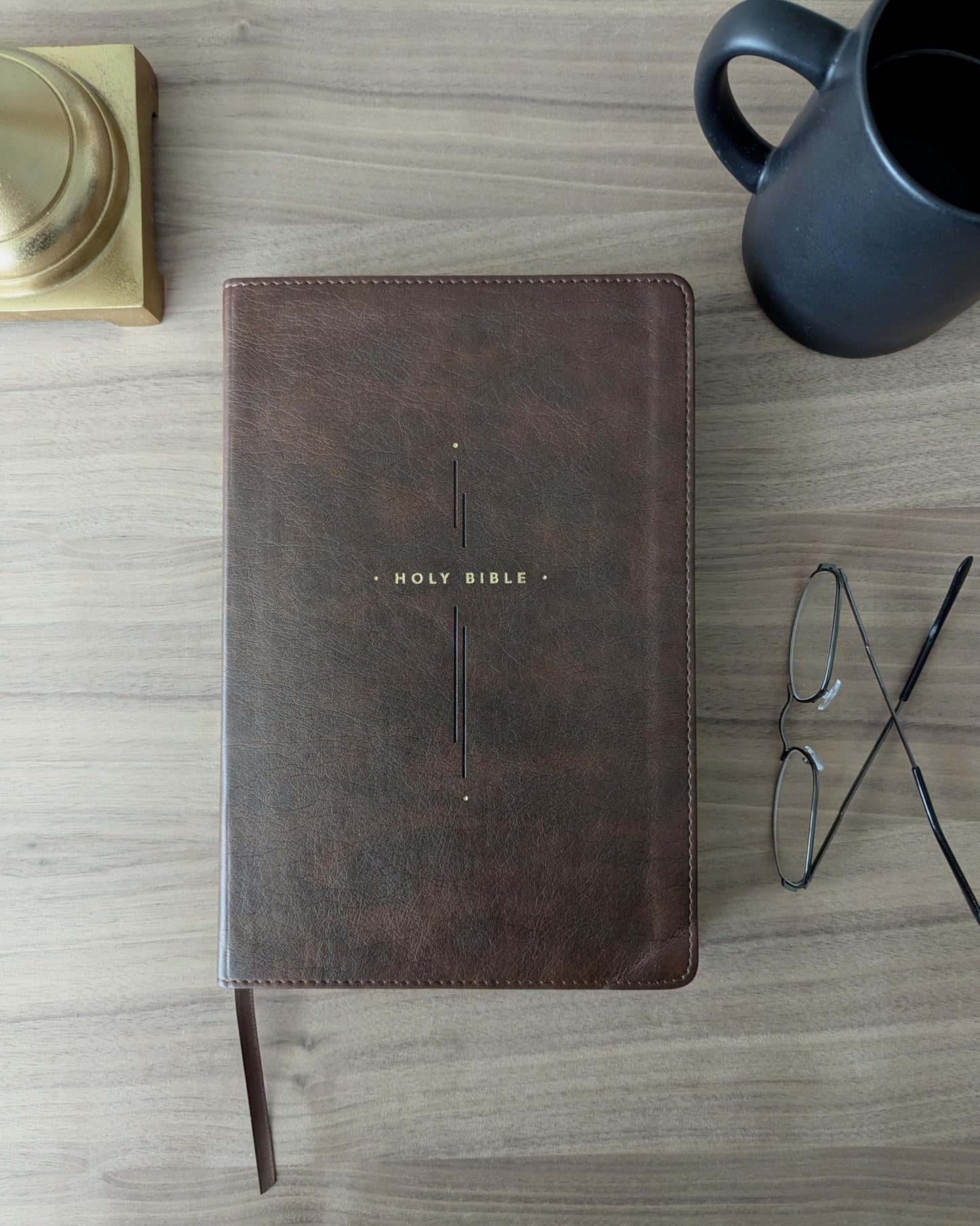 NLT Large Print Thinline Center-Column Reference Bible, Filament Enabled (LeatherLike, Brown Holy Cross, Indexed, Red Letter)