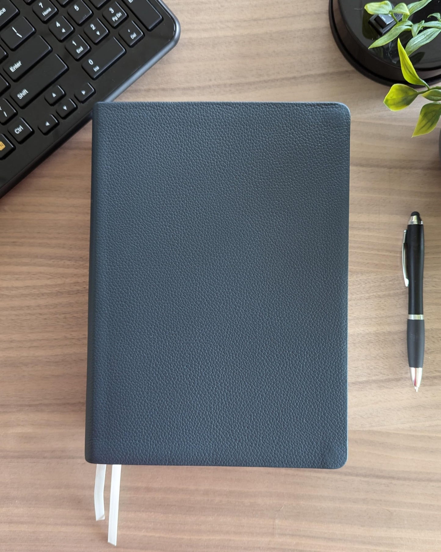 NLT Life Application Study Bible, Third Edition, Large Print (Genuine Leather, Navy Blue, Indexed, Red Letter)