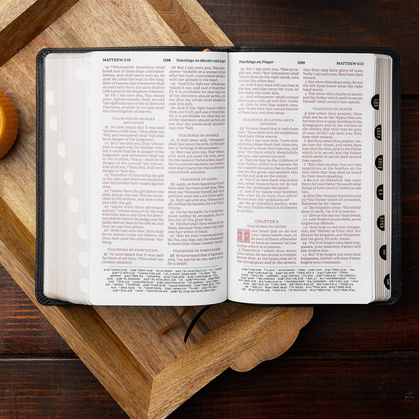 KJV, Personal Size Reference Bible, Sovereign Collection, Genuine Leather, Black, Red Letter, Thumb Indexed, Comfort Print: Holy Bible, King James Version