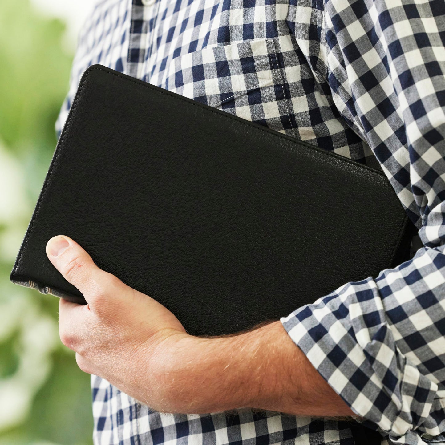 KJV, Personal Size Reference Bible, Sovereign Collection, Black Premium Goatskin Leather, Premier Collection, Comfort Print