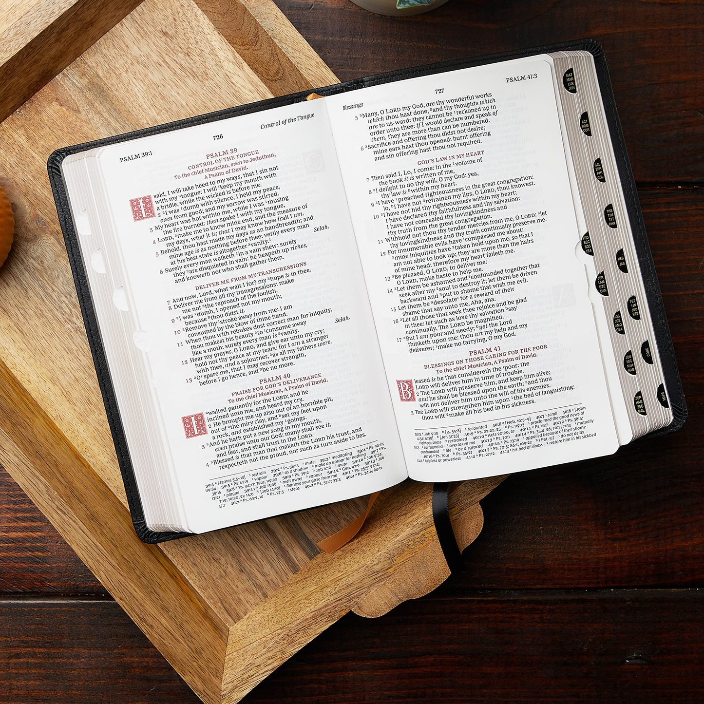 KJV, Personal Size Reference Bible, Sovereign Collection, Genuine Leather, Black, Red Letter, Thumb Indexed, Comfort Print: Holy Bible, King James Version